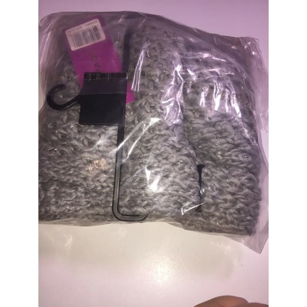 Rampage Women's Knit Scarf in Grey, Retail $36.00
